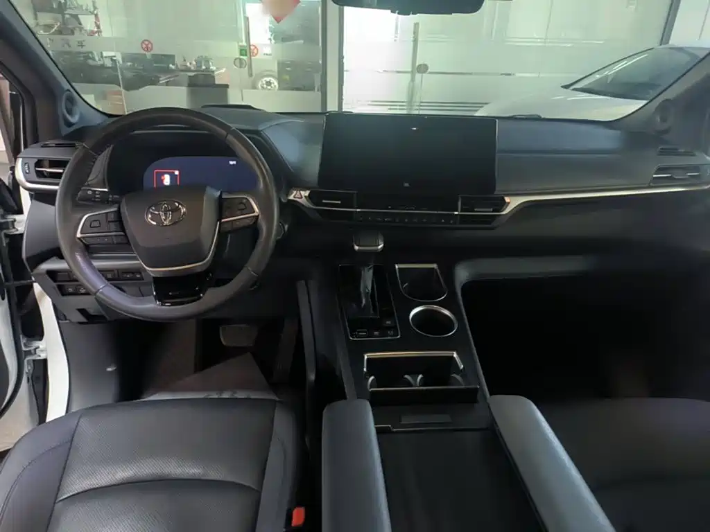 Toyota Sienna — миниатюра 10