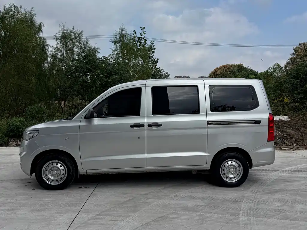Wuling Hongguang V — миниатюра 3