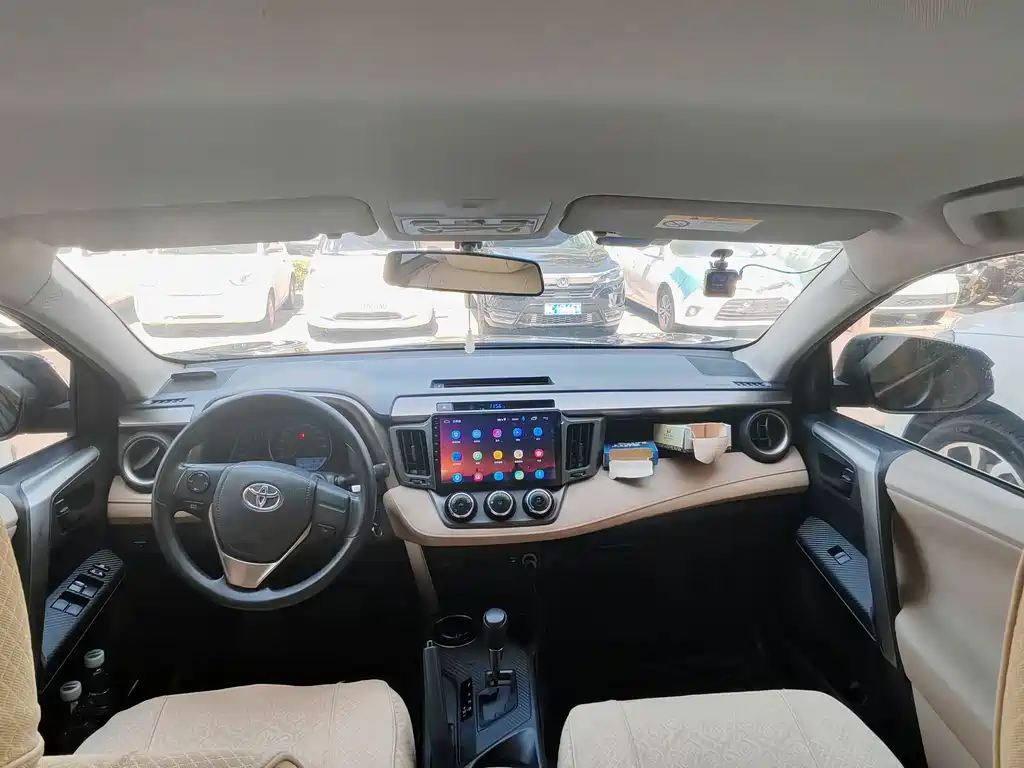 Toyota RAV4 — миниатюра 10