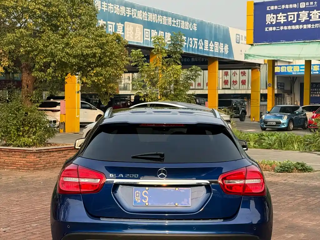MERCEDES-BENZ GLA