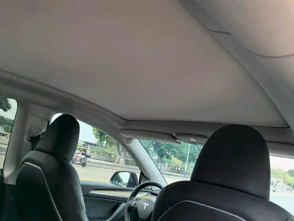 Tesla Model Y — миниатюра 9