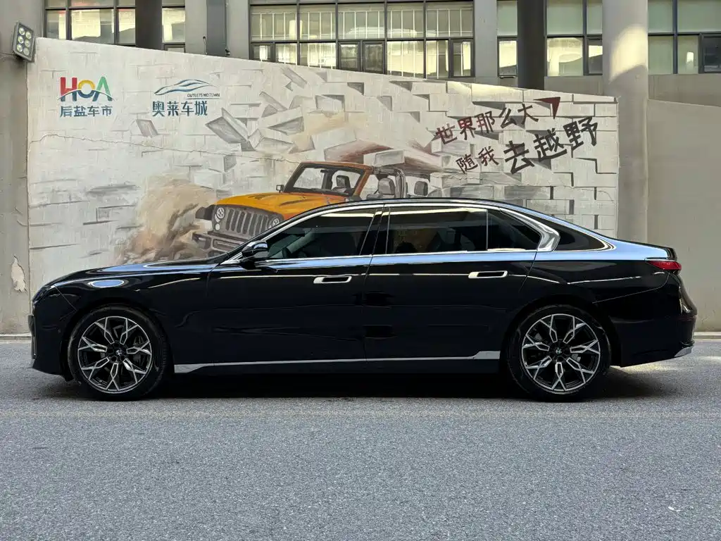 BMW 7 Series — миниатюра 3