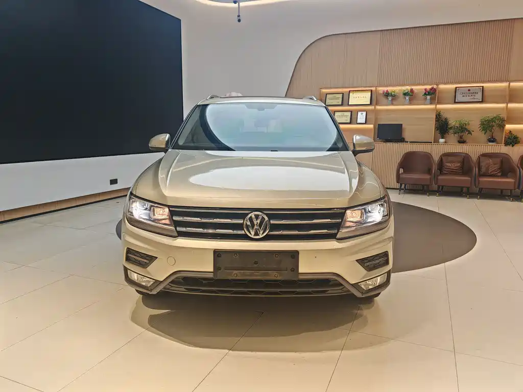 Volkswagen Tiguan L L 2020 330TSI AT Comfort VI