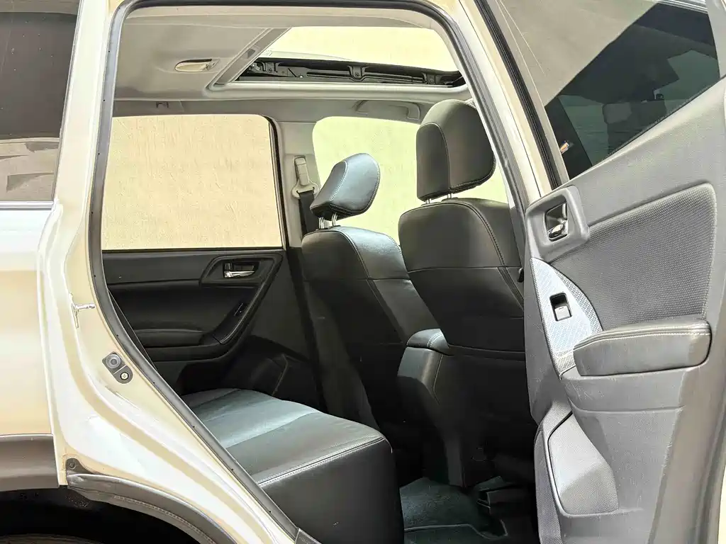 Subaru Forester 2.5i Special Commemorative Edition, фото 6