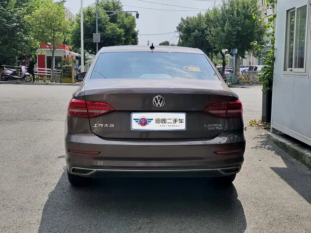 Volkswagen Lavida — миниатюра 5