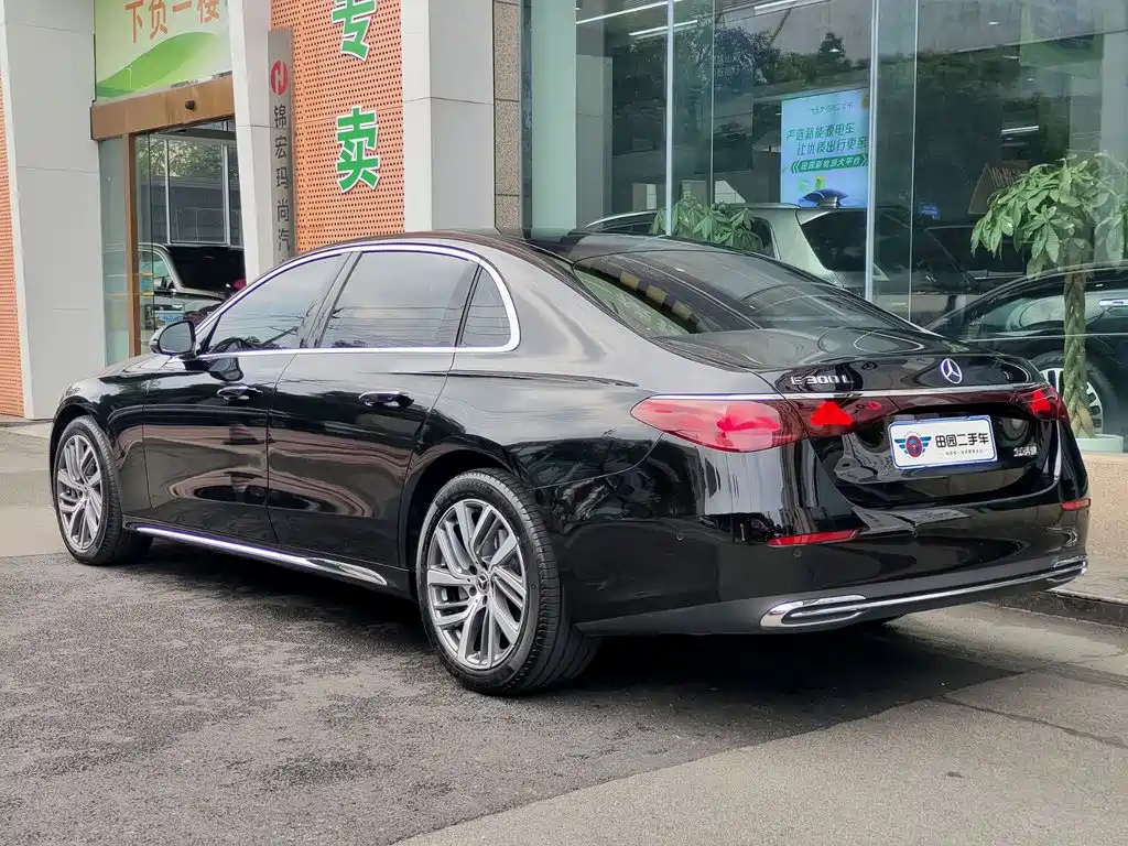 Mercedes-Benz E-Class — миниатюра 4