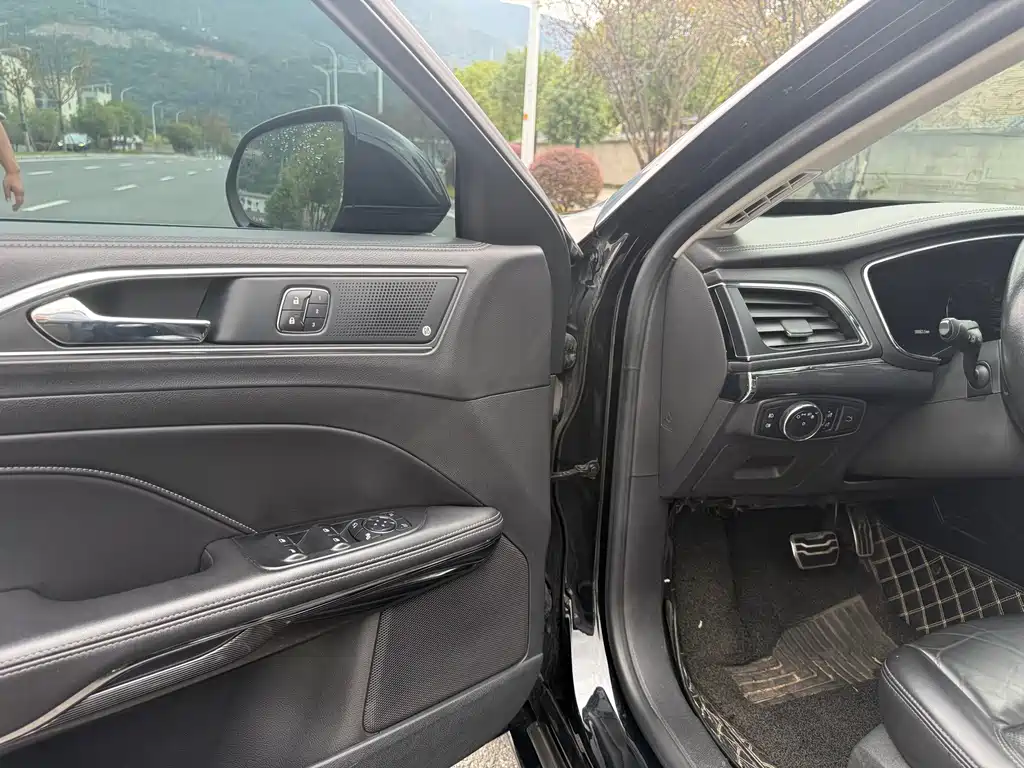 Ford Taurus — миниатюра 7