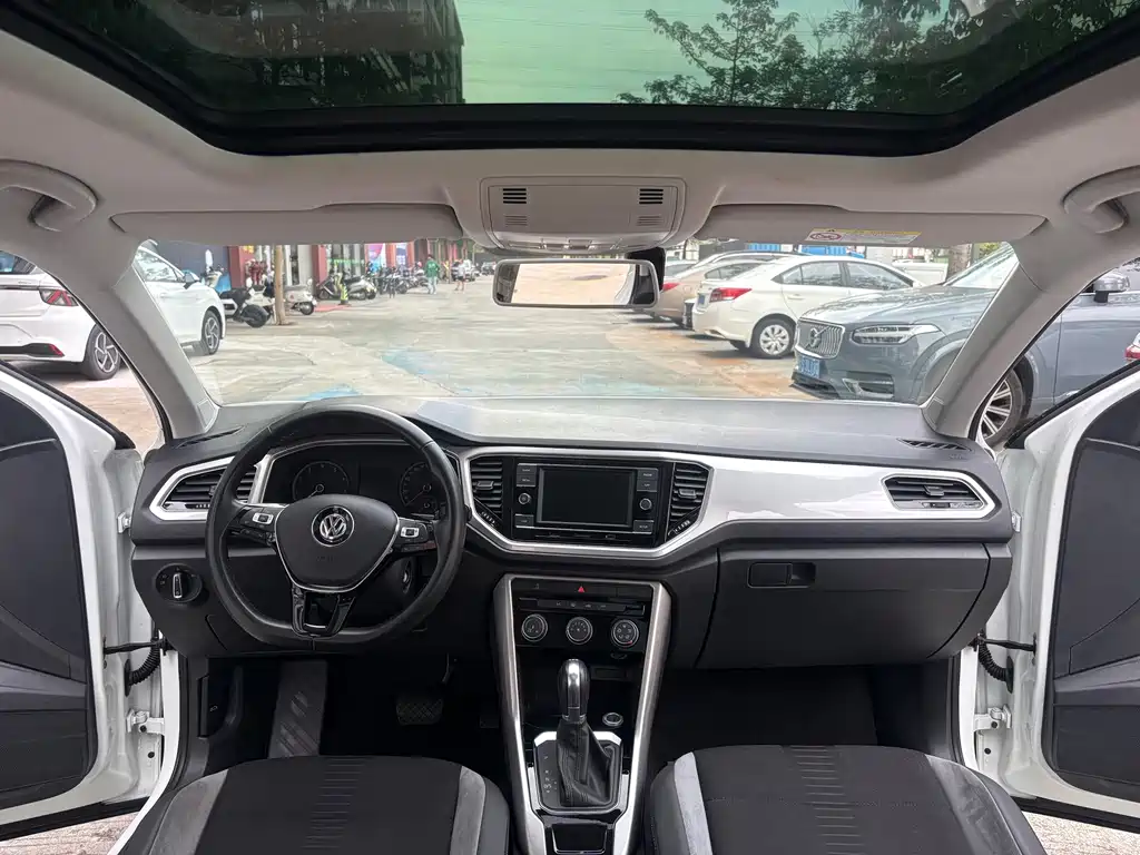 Volkswagen T-Roc — миниатюра 13