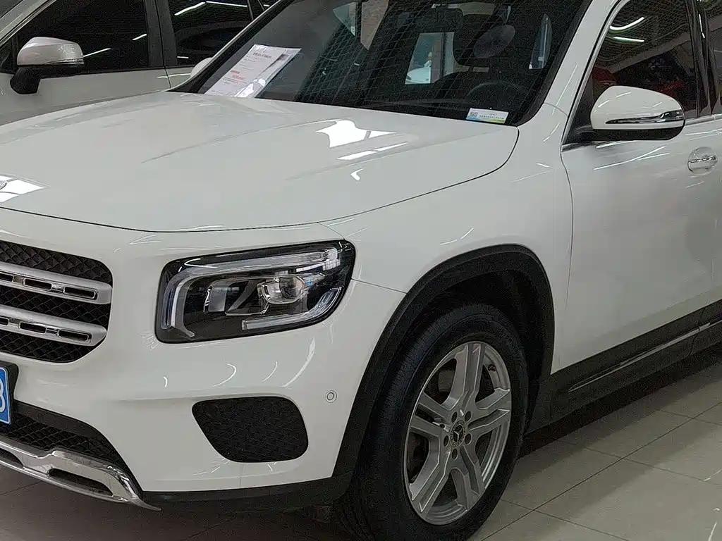 MERCEDES-BENZ GLB