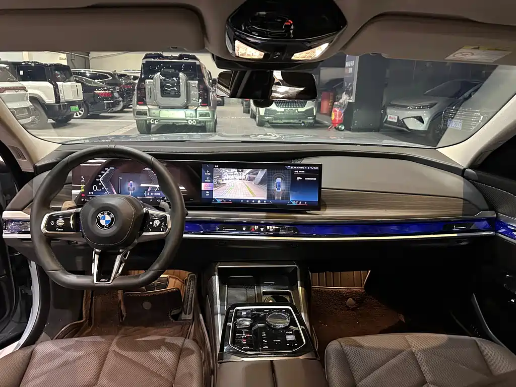 BMW 7 Series — миниатюра 6