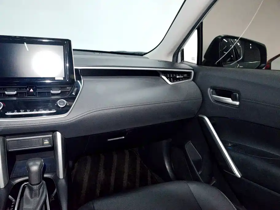 Toyota Corolla Cross — миниатюра 14