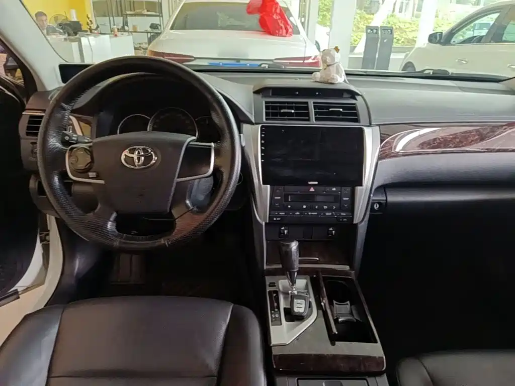 Toyota Camry — миниатюра 10
