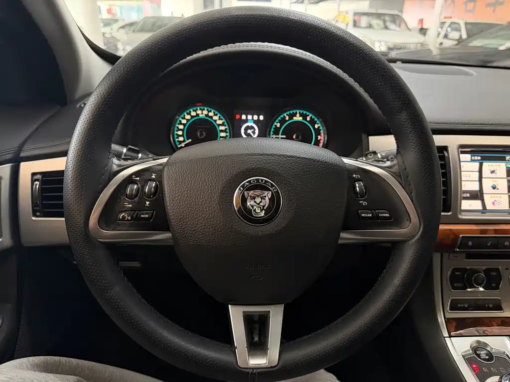 Jaguar XF 2015 XF 2.0T Luxury