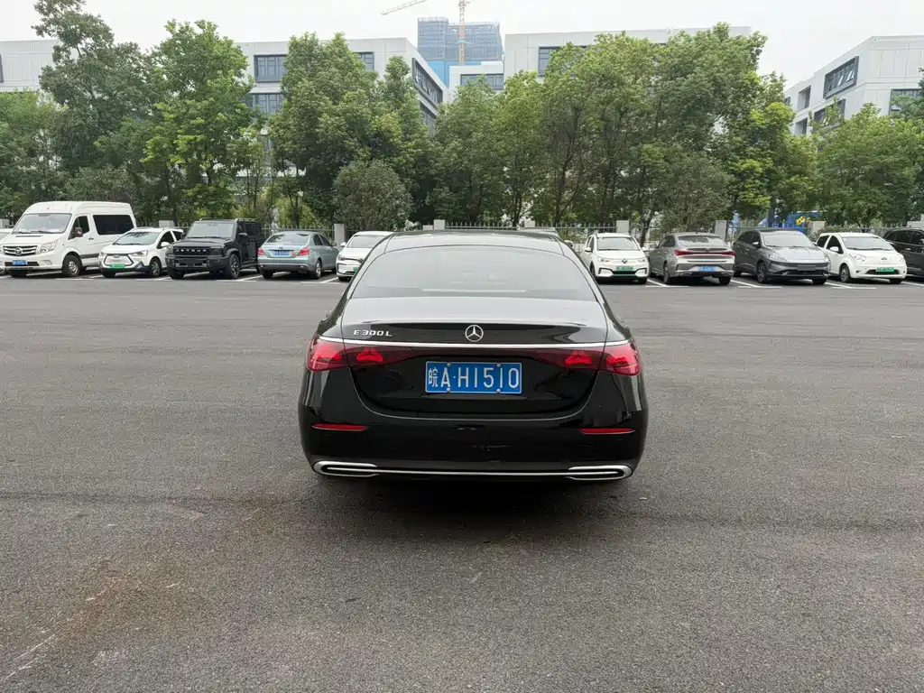 Mercedes-Benz E-Class — миниатюра 8