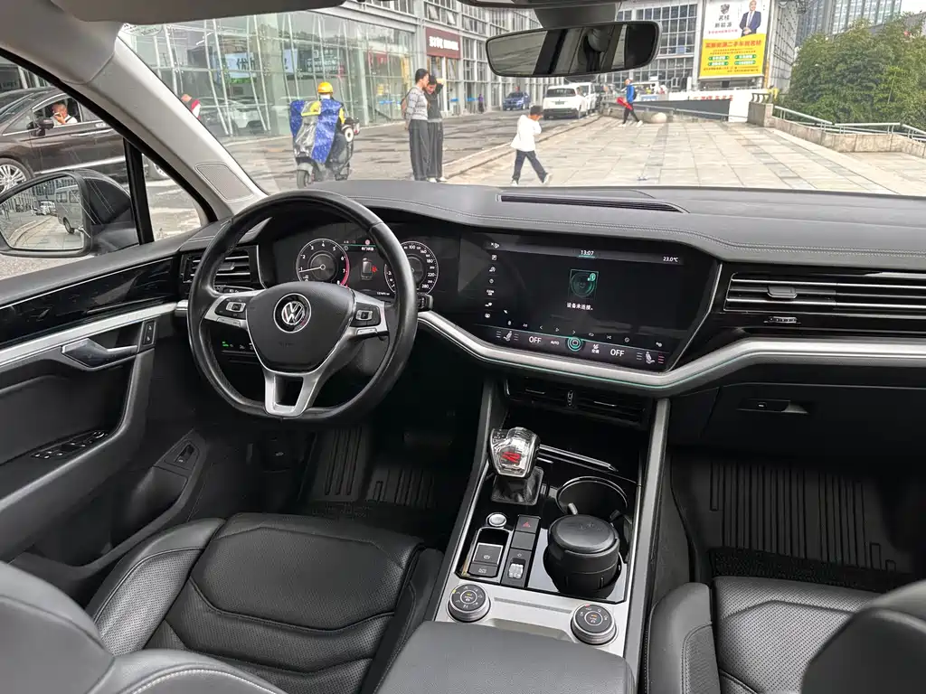 Volkswagen Touareg — миниатюра 13