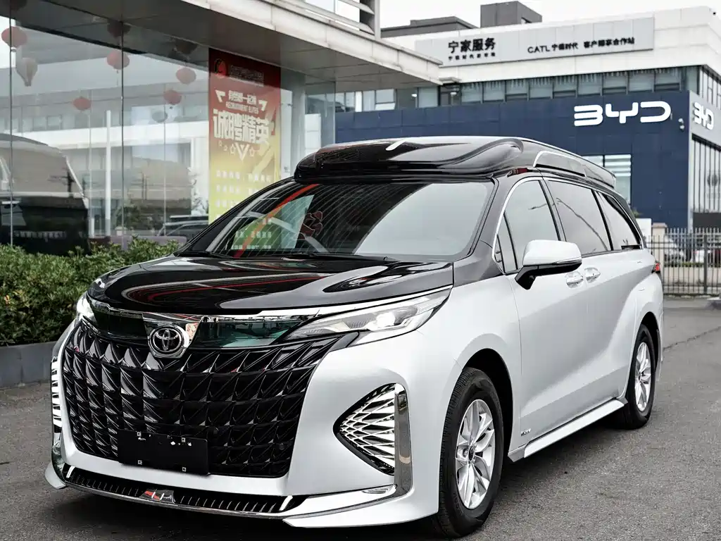 Toyota Granvia 0