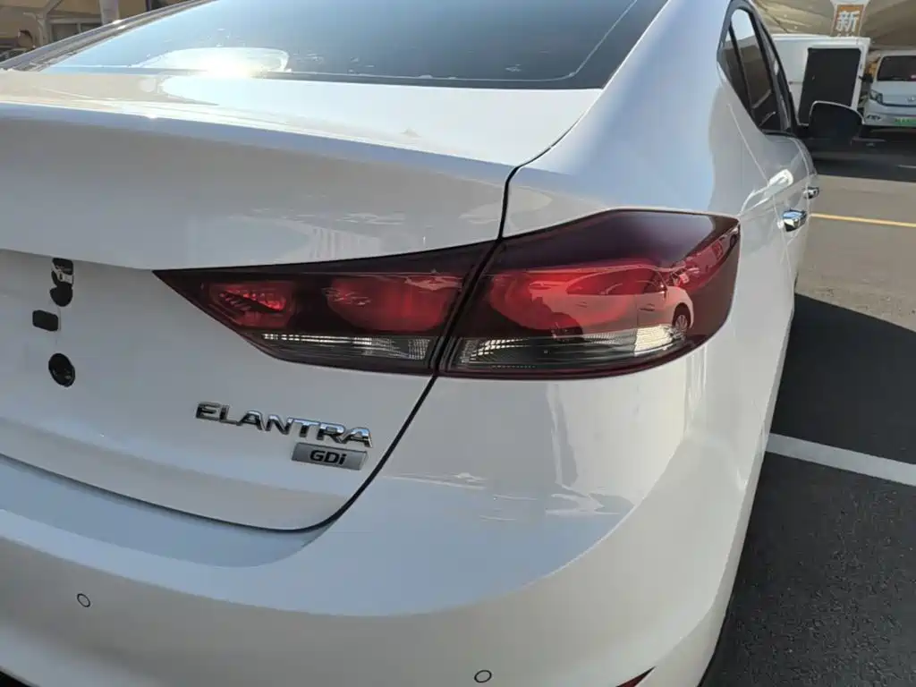 Hyundai Elantra — миниатюра 8