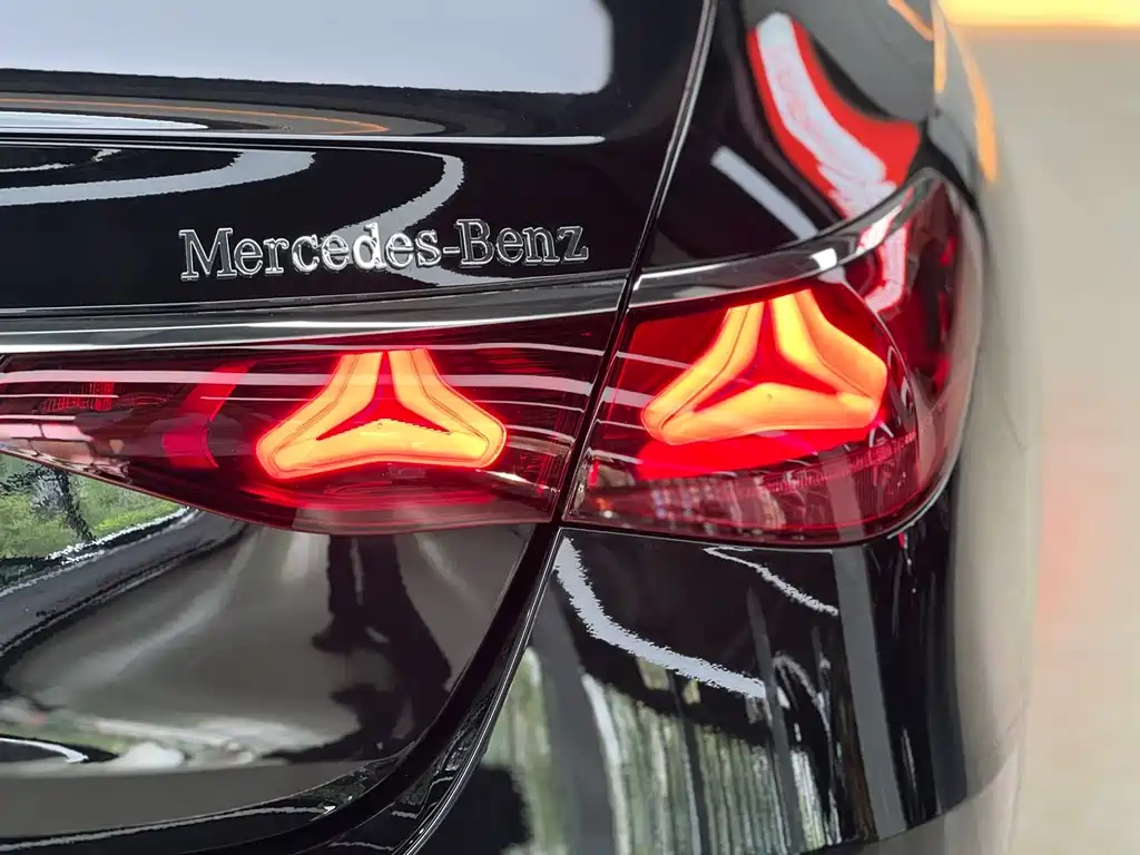 Mercedes-Benz E-Class — миниатюра 17