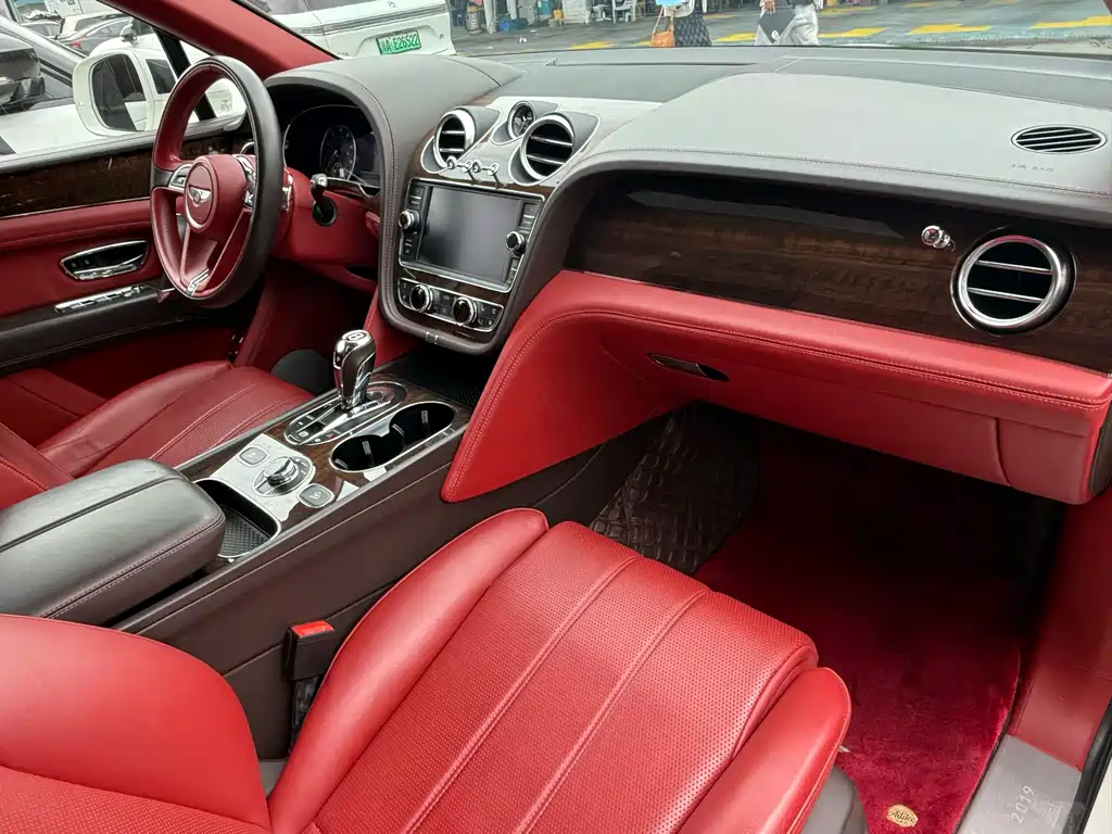 Bentley Bentayga — миниатюра 6