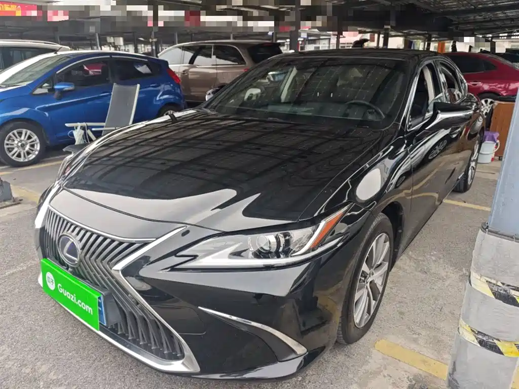 Lexus ES 2019