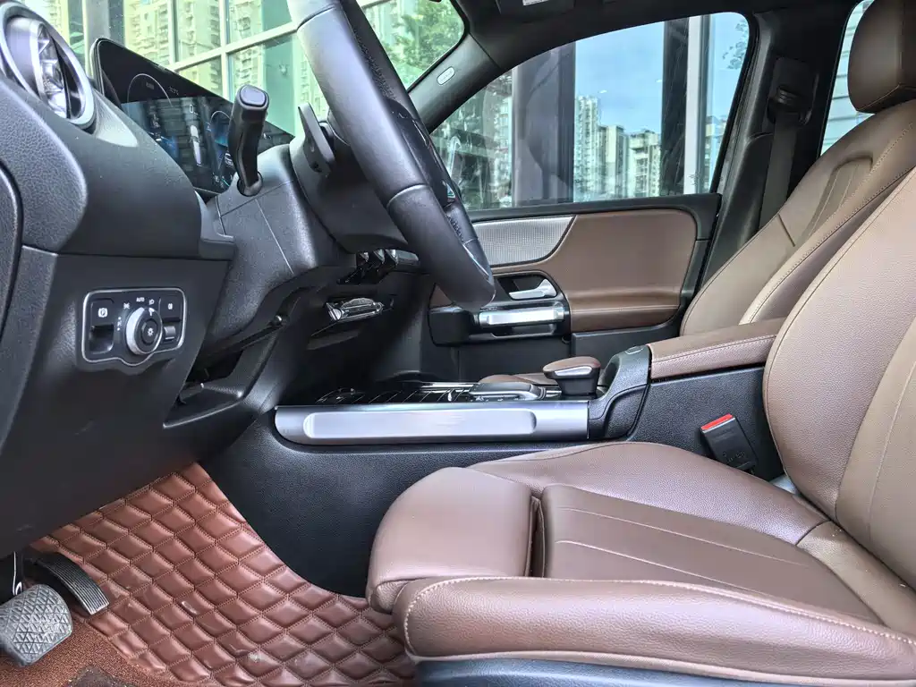 Mercedes-Benz GLB — миниатюра 4