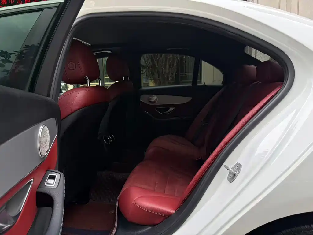 Mercedes-Benz C-Class — миниатюра 8