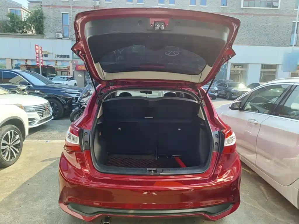 Nissan Tiida — миниатюра 19