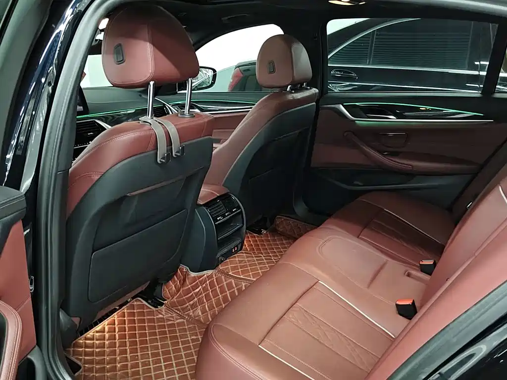 BMW 5 Series — миниатюра 9