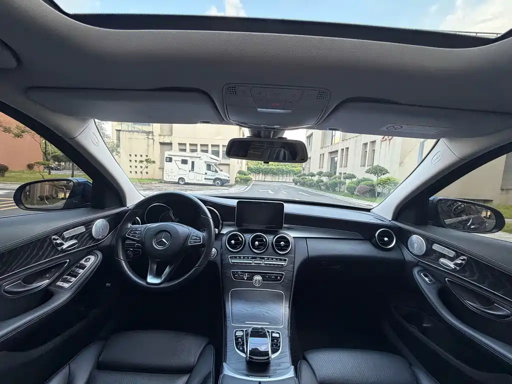 Mercedes-Benz C-Class — миниатюра 6