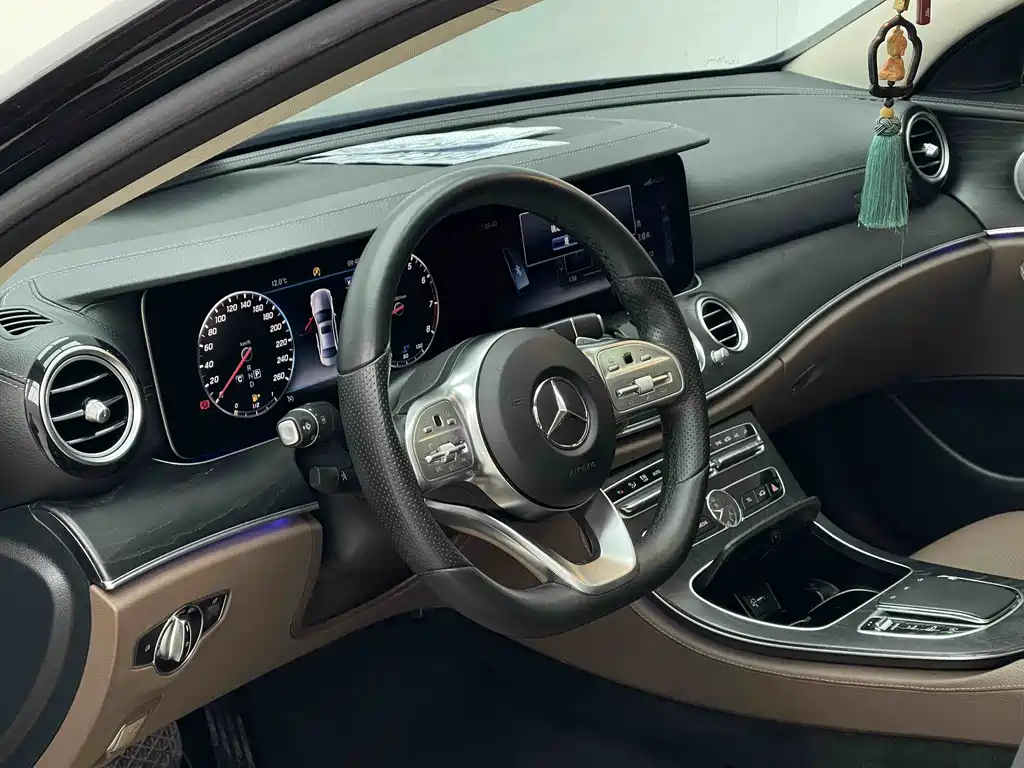 Mercedes-Benz E-Class — миниатюра 4