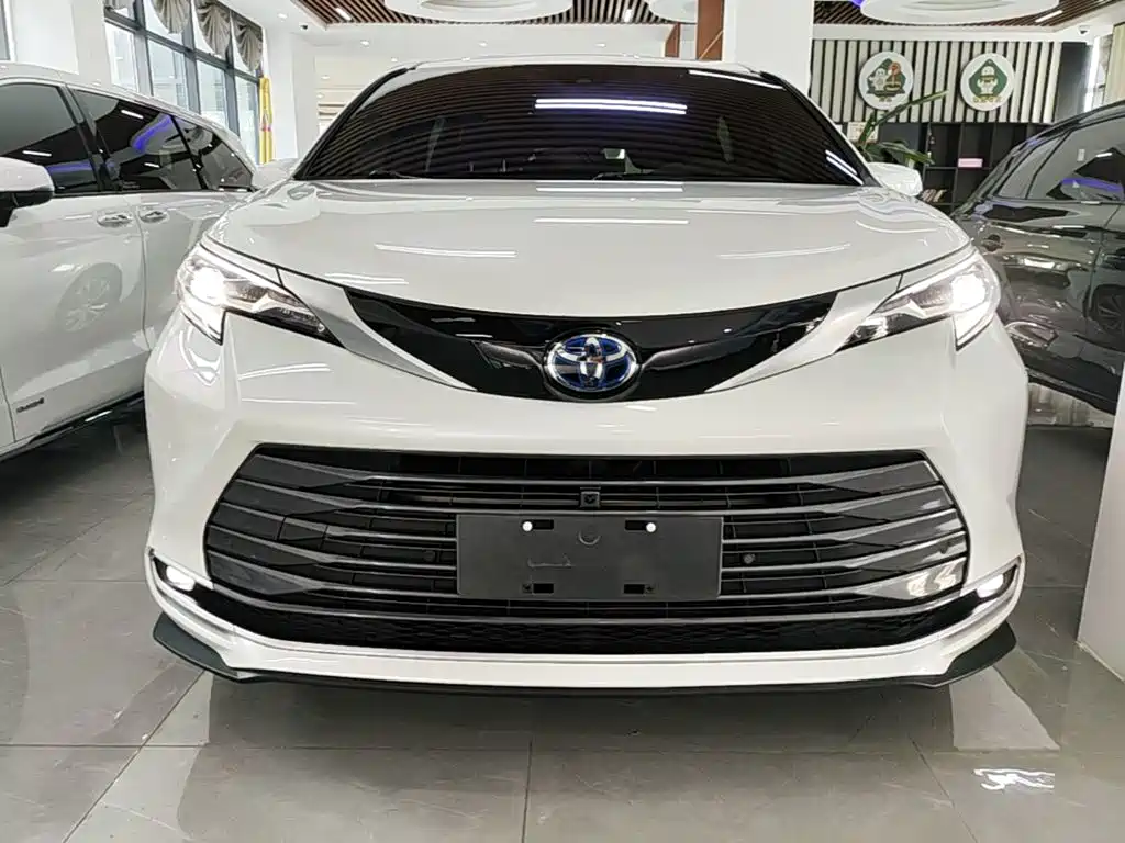 Toyota Sienna — миниатюра 3