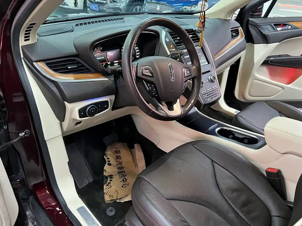 Lincoln MKC — миниатюра 8