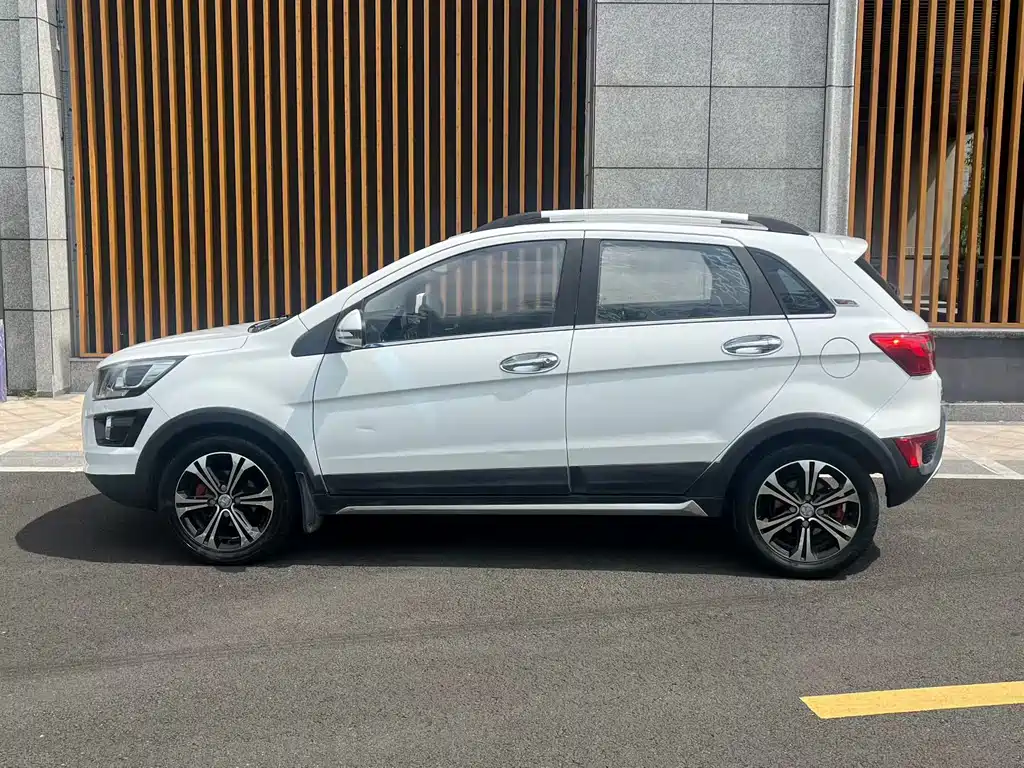 BAIC Senova X25 — миниатюра 6