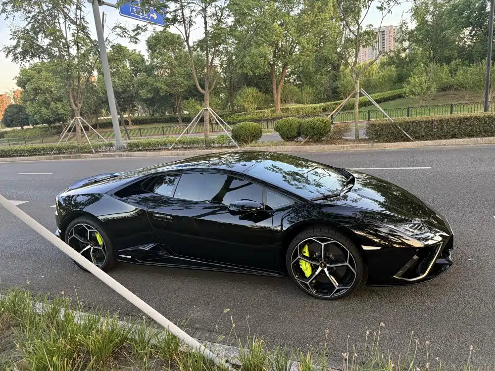 LAMBORGHINI HURACÁN