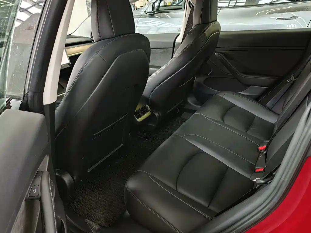 Tesla Model 3 — миниатюра 9