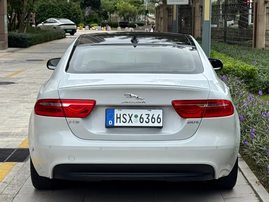 Jaguar XE — миниатюра 5