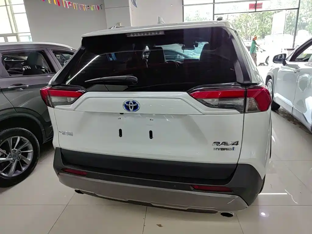 Toyota RAV4 — миниатюра 6