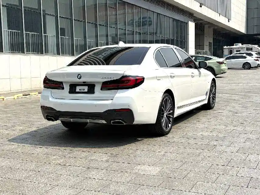 BMW 5 Series — миниатюра 7