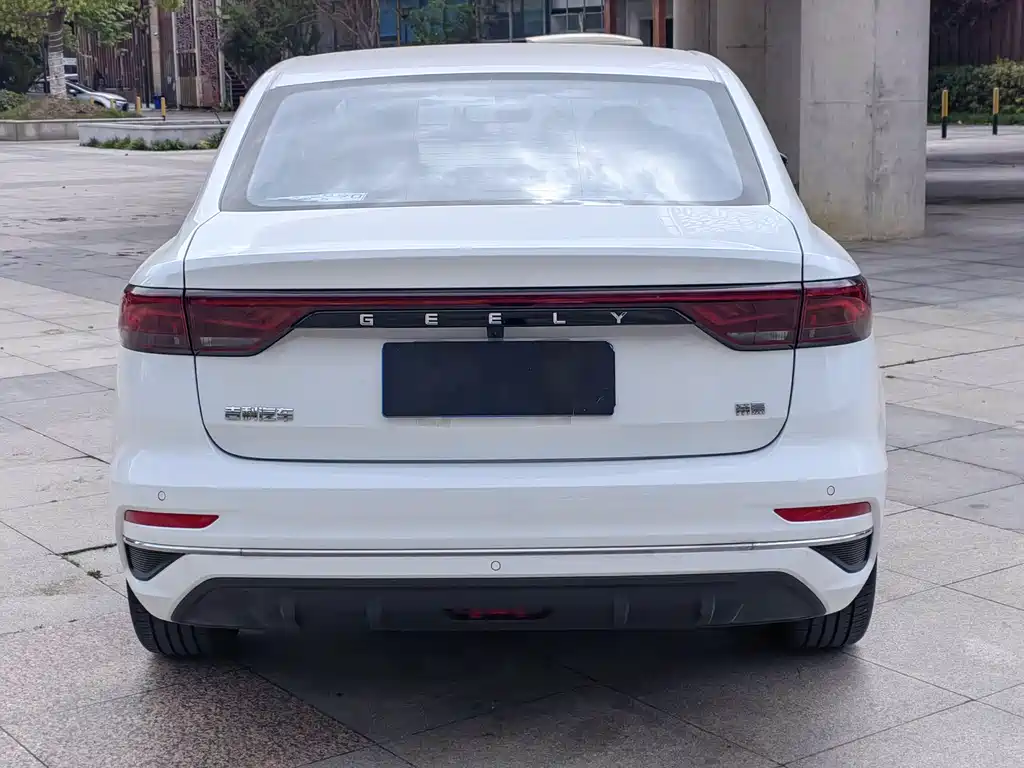Geely Emgrand 2025 4 1.5L CVT