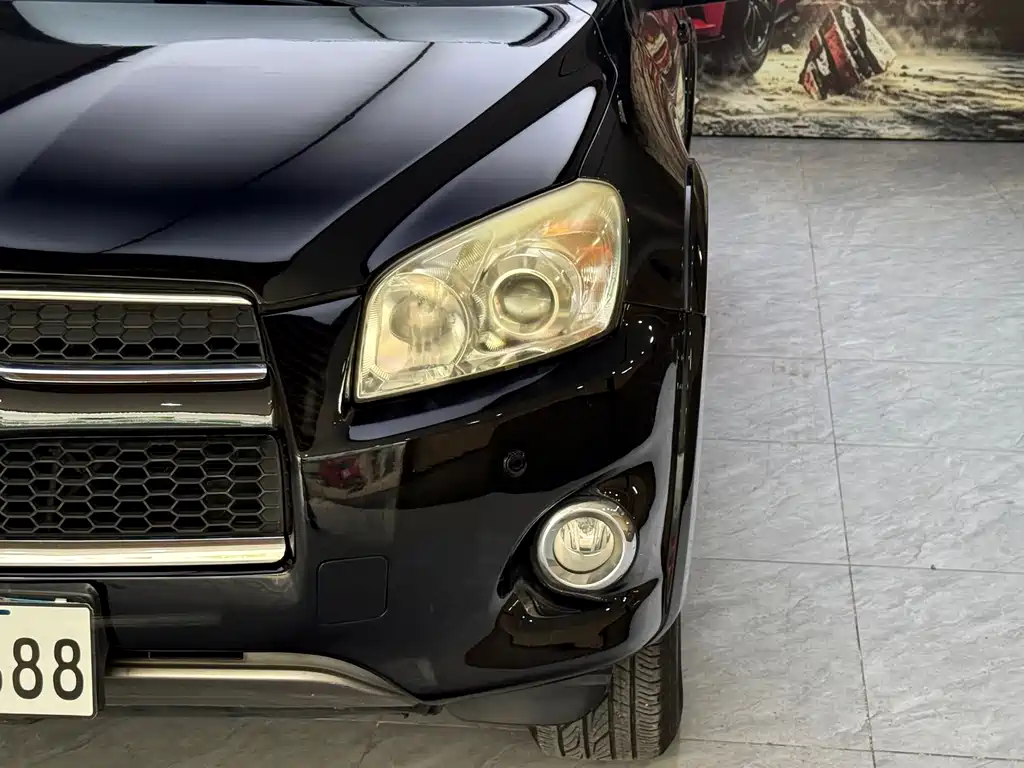 Toyota RAV4 — миниатюра 5