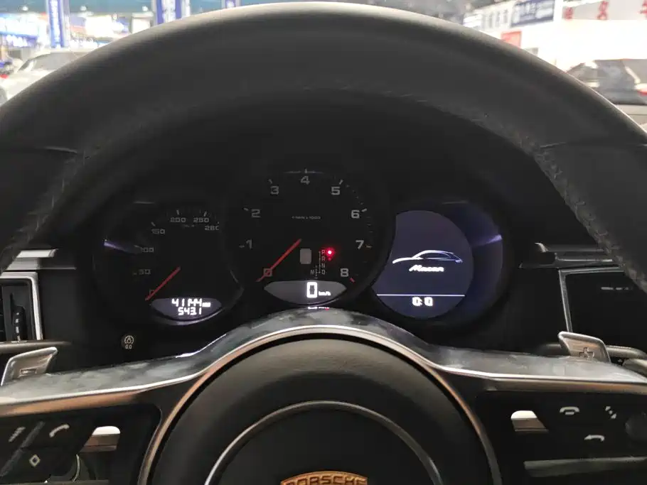 Porsche Macan — миниатюра 14
