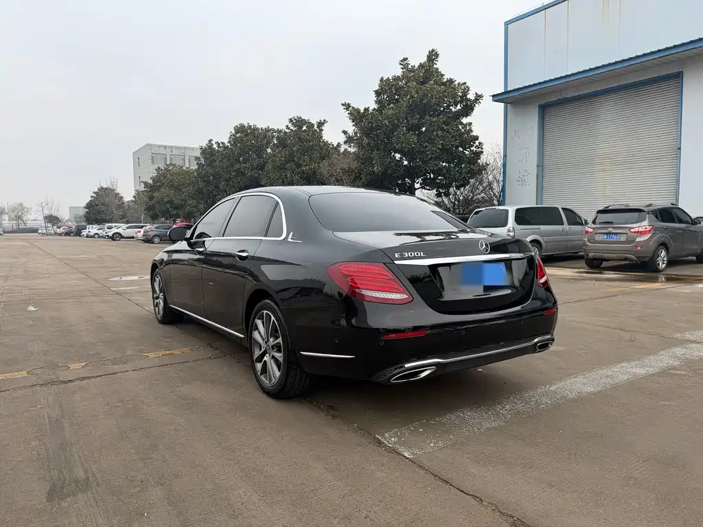 MERCEDES-BENZ E CLASS