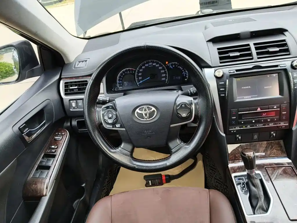 Toyota Camry — миниатюра 11