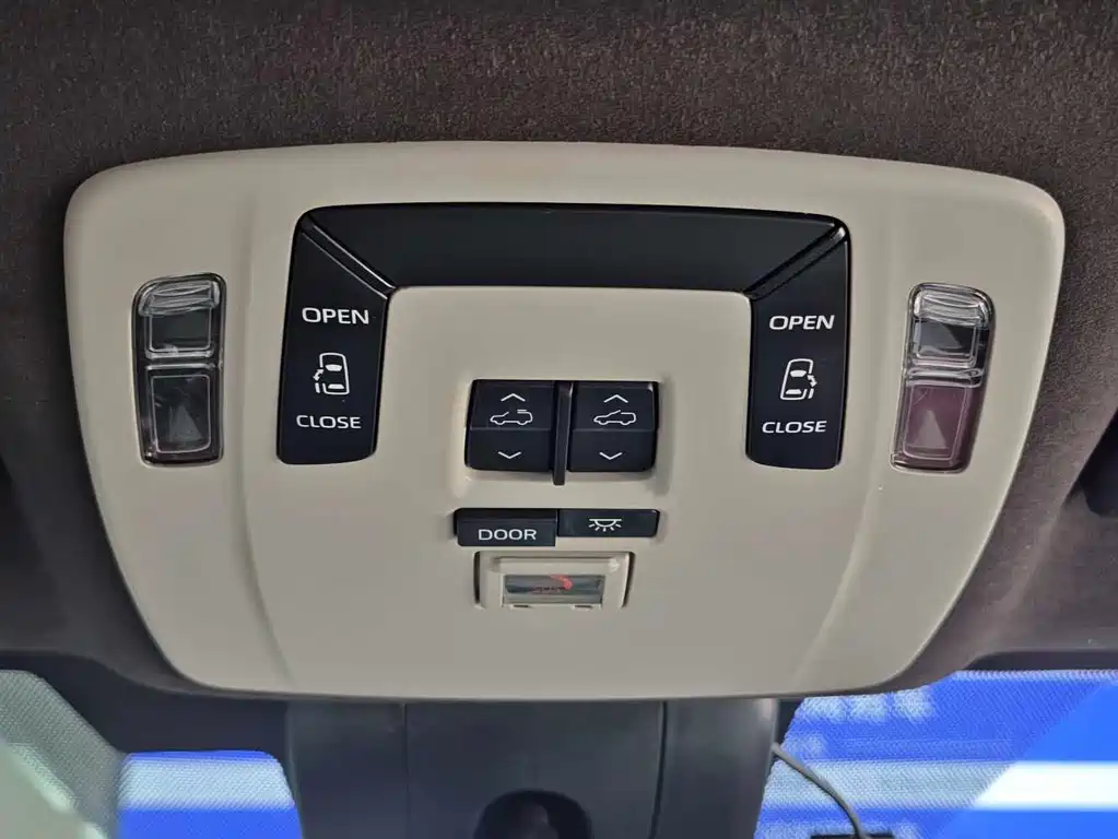 Toyota Sienna — миниатюра 20