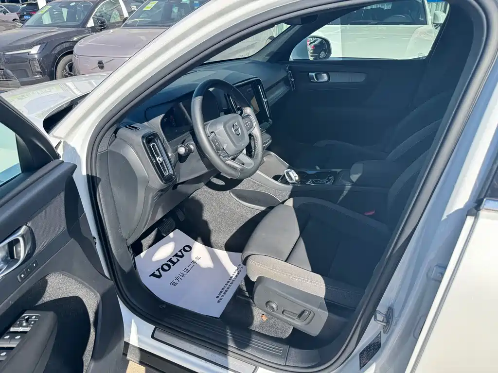Volvo XC40 — миниатюра 3