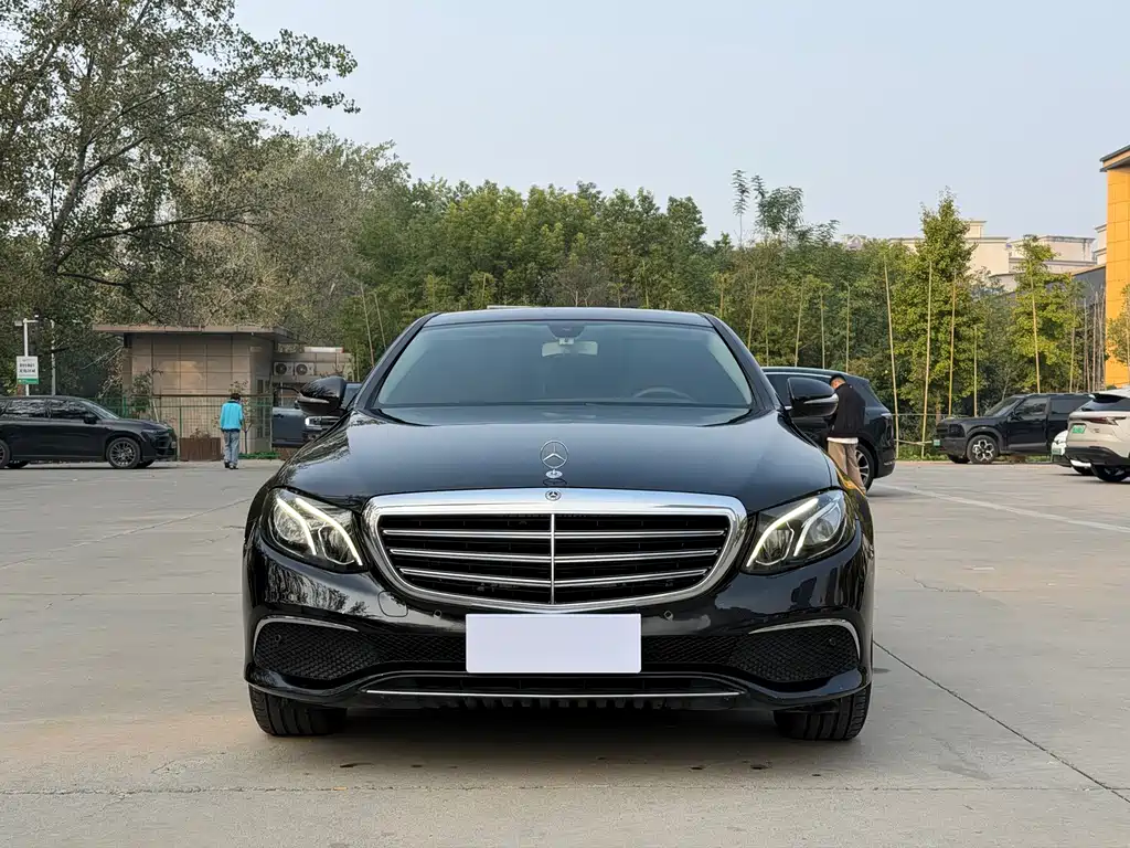 Mercedes-Benz E-Class — миниатюра 2