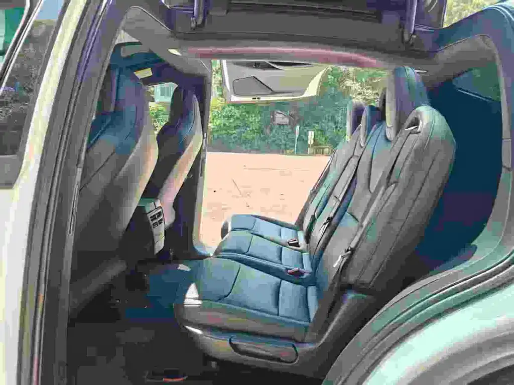 Tesla Model X — миниатюра 7