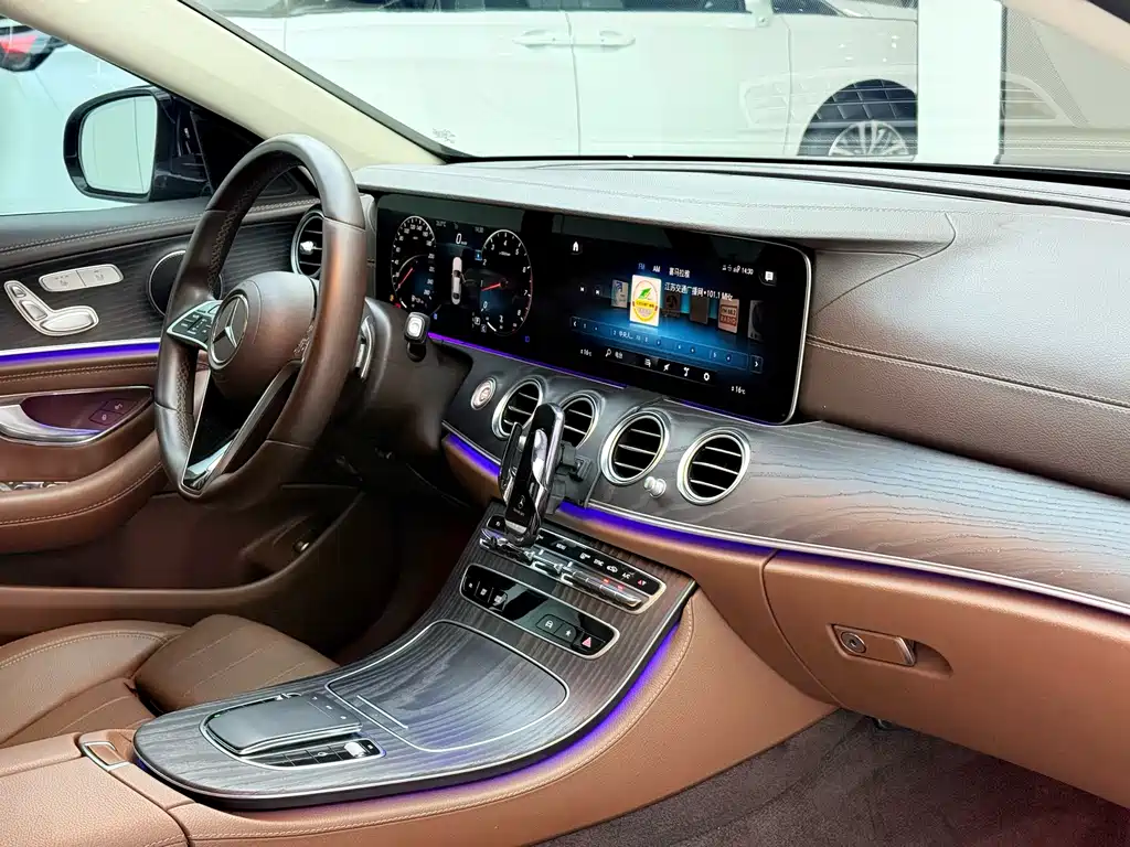 Mercedes-Benz E-Class — миниатюра 6