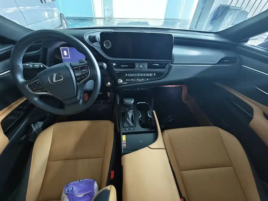 Lexus ES 2024 200 Premium