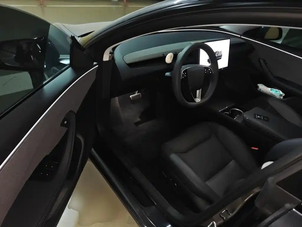 Tesla Model 3 — миниатюра 12